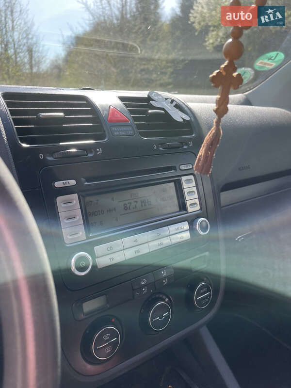 Хэтчбек Volkswagen Golf 2004 в Виннице