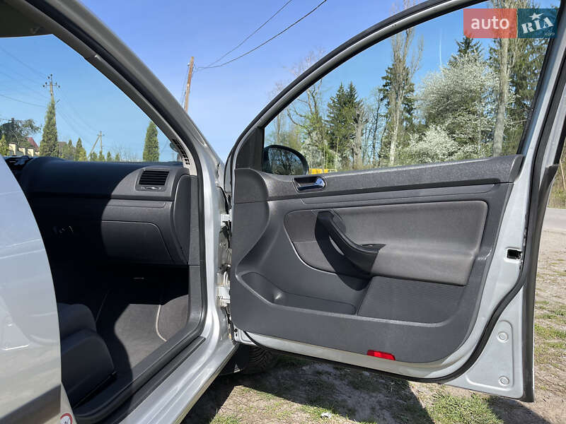 Хэтчбек Volkswagen Golf 2004 в Виннице