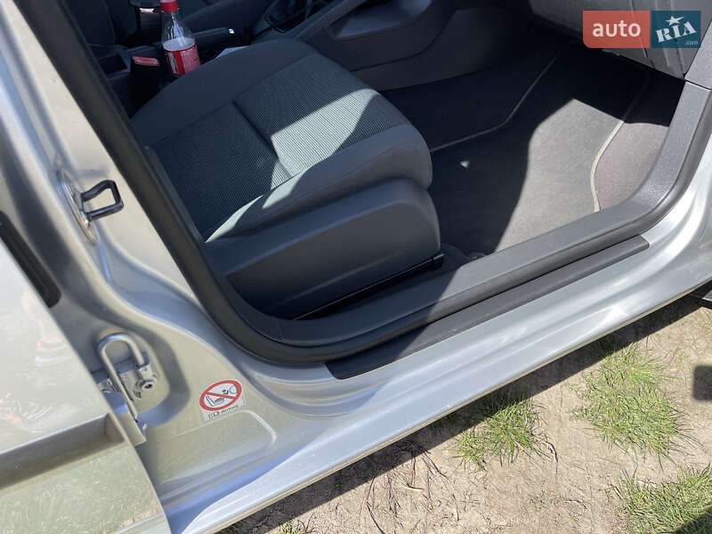 Хэтчбек Volkswagen Golf 2004 в Виннице