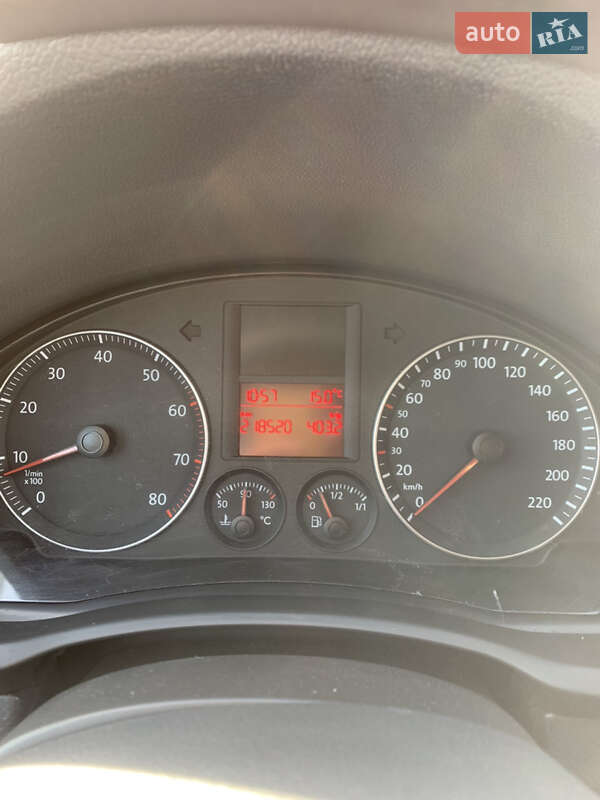 Хэтчбек Volkswagen Golf 2004 в Виннице