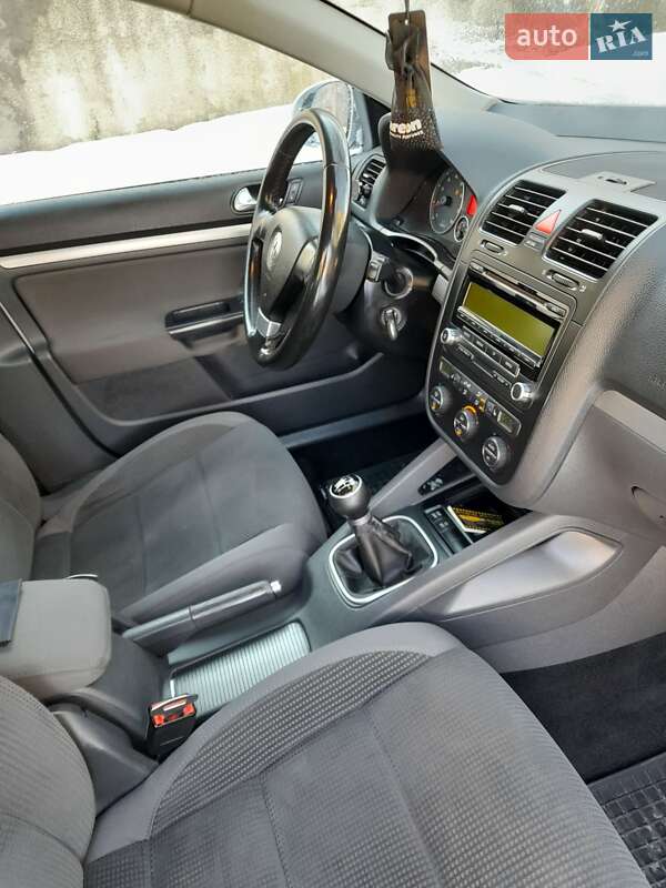 Универсал Volkswagen Golf 2009 в Городке