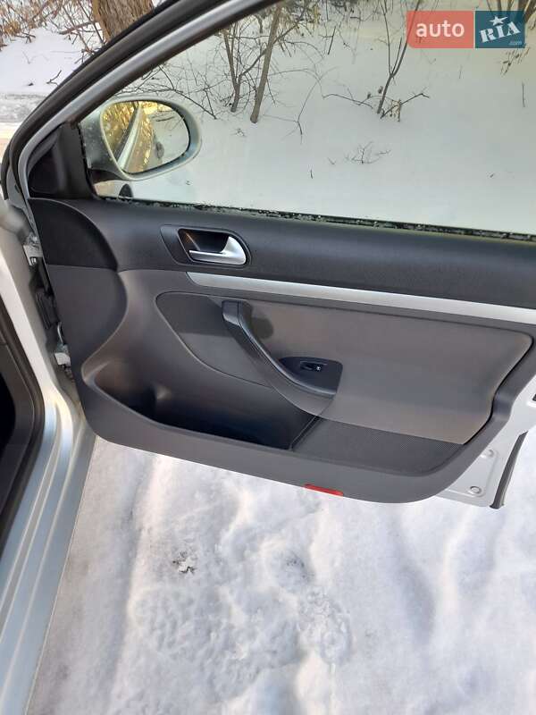 Универсал Volkswagen Golf 2009 в Городке