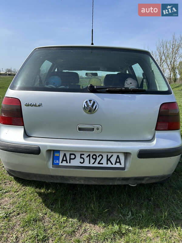 Хэтчбек Volkswagen Golf 2000 в Томаковке