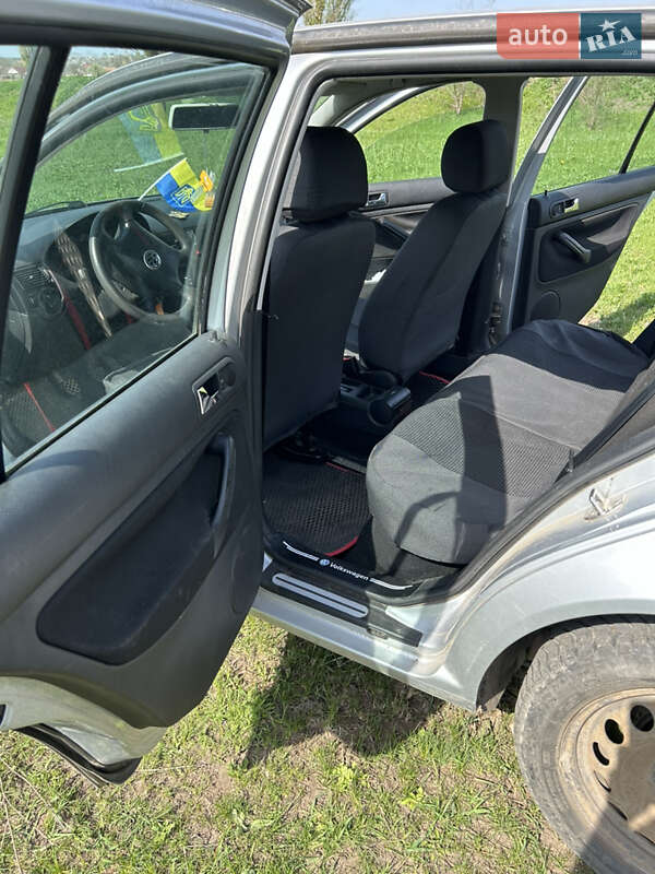 Хэтчбек Volkswagen Golf 2000 в Томаковке