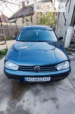 Хэтчбек Volkswagen Golf 2000 в Берегово