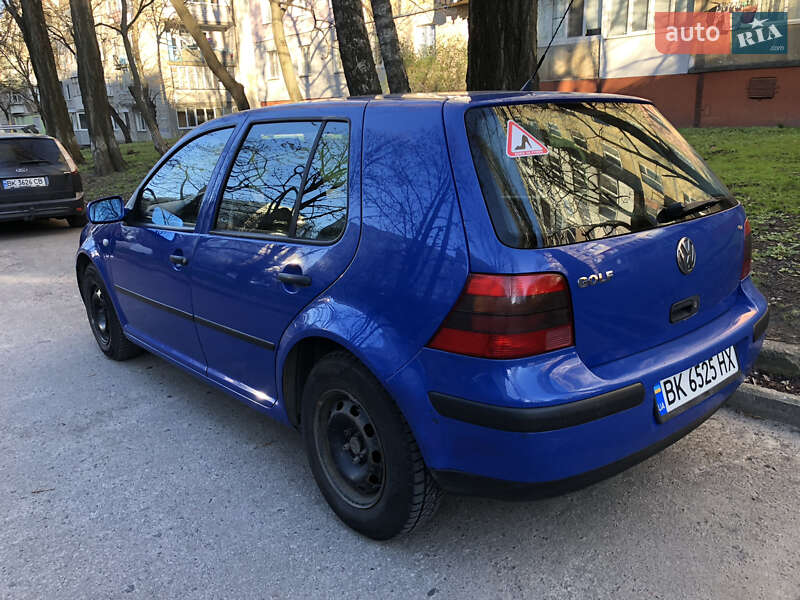Хэтчбек Volkswagen Golf 2001 в Ровно