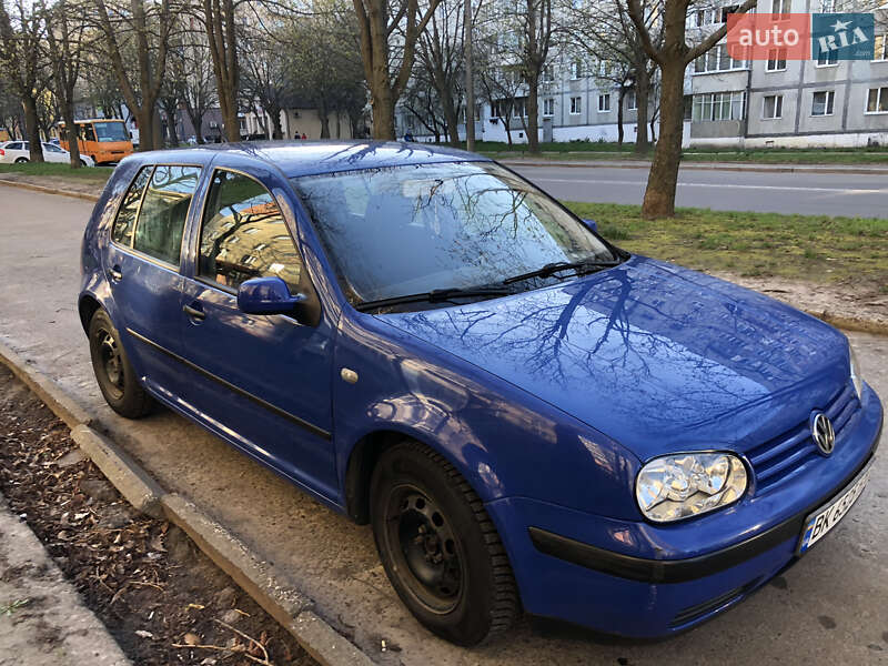 Хэтчбек Volkswagen Golf 2001 в Ровно