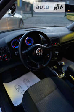 Хэтчбек Volkswagen Golf 2003 в Чернигове