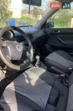 Хэтчбек Volkswagen Golf 2000 в 