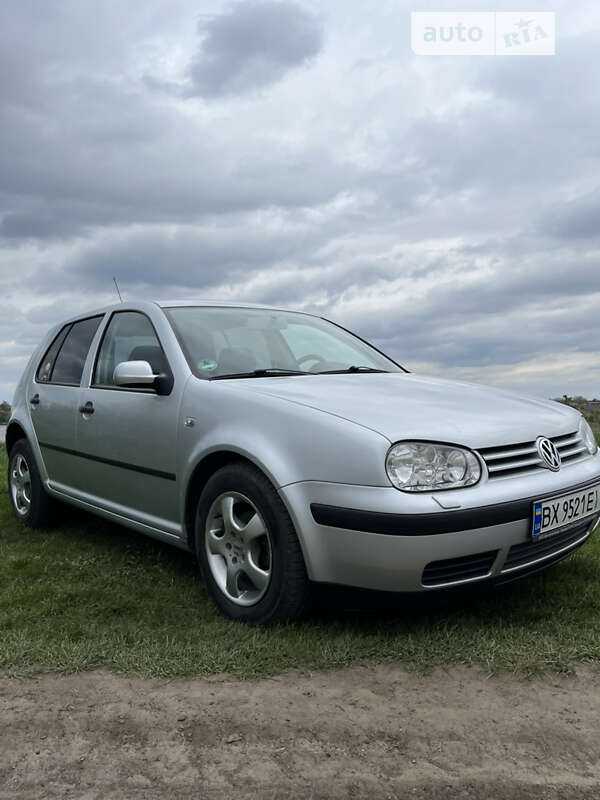 Хэтчбек Volkswagen Golf 2002 в Тернополе