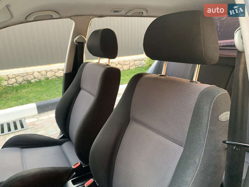 Хэтчбек Volkswagen Golf 2001 в Тернополе