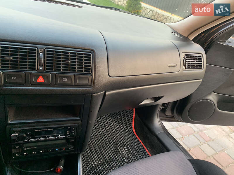 Хэтчбек Volkswagen Golf 2001 в Тернополе