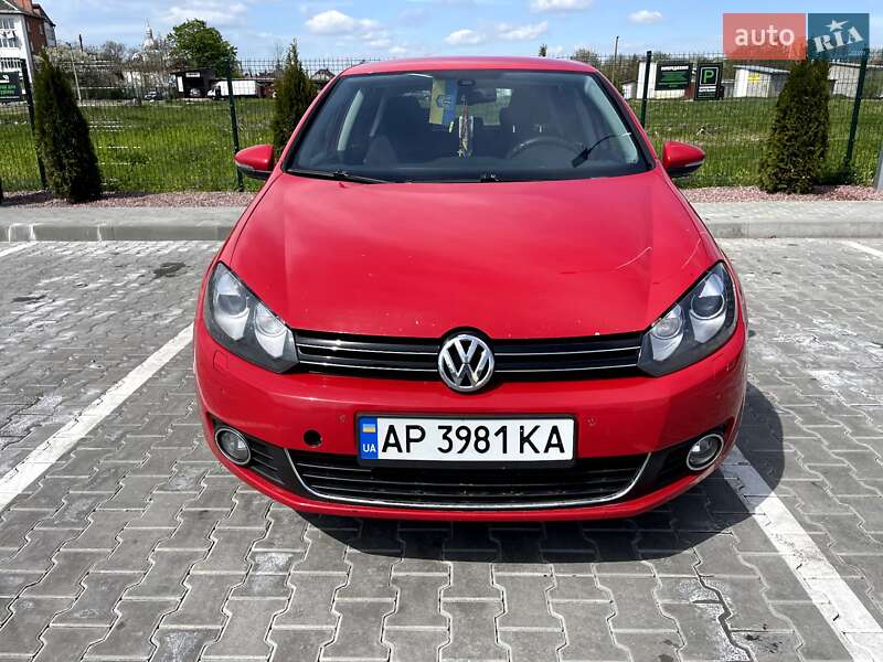 Хэтчбек Volkswagen Golf 2012 в Волочиске