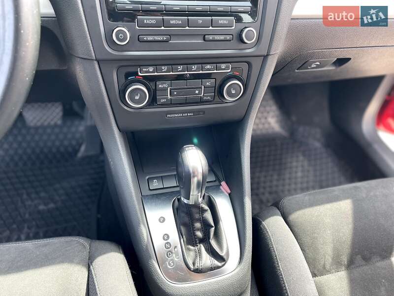 Хэтчбек Volkswagen Golf 2012 в Волочиске