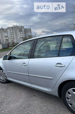 Хэтчбек Volkswagen Golf 2004 в Черкассах