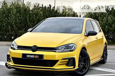 Хэтчбек Volkswagen Golf 2018 в Киеве