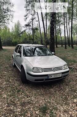 Хэтчбек Volkswagen Golf 1999 в Березному