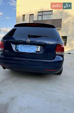 Универсал Volkswagen Golf 2010 в Казатине