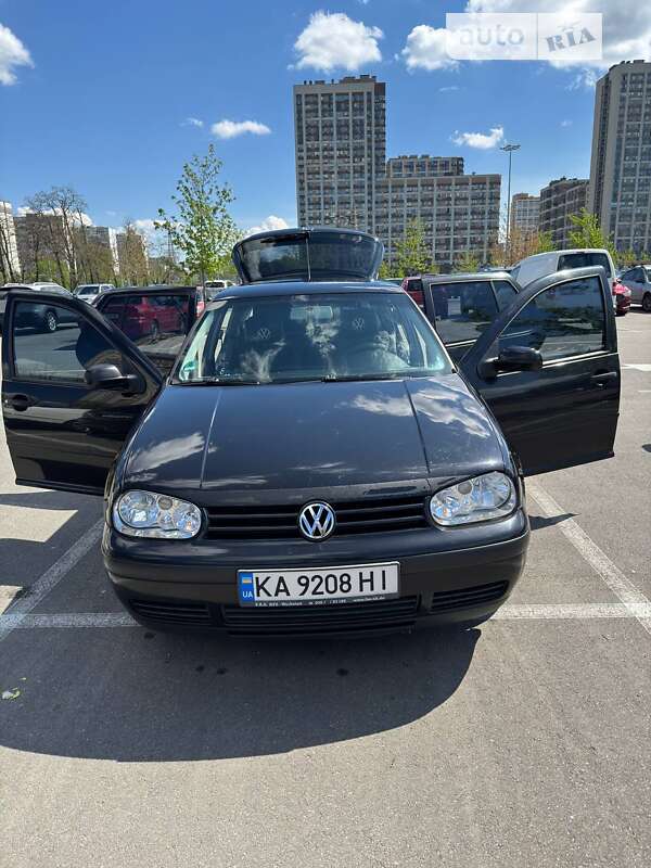 Хэтчбек Volkswagen Golf 2003 в Киеве