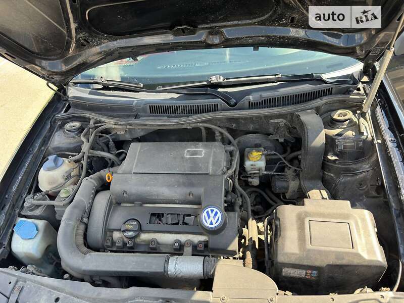 Хэтчбек Volkswagen Golf 2003 в Киеве