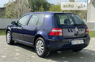 Хетчбек Volkswagen Golf 2003 в Чернівцях