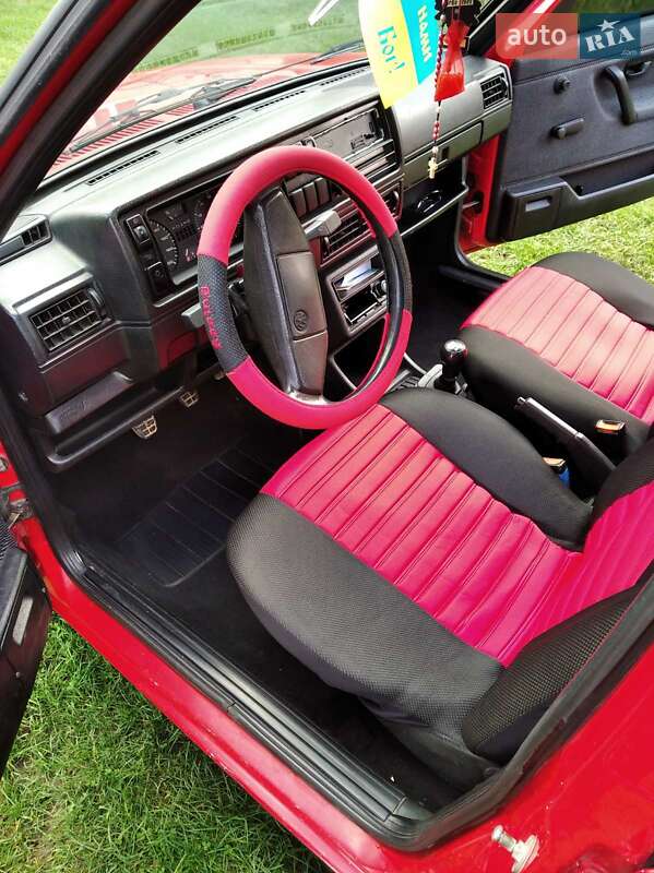 Хэтчбек Volkswagen Golf 1990 в Дрогобыче