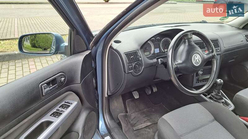 Хэтчбек Volkswagen Golf 2003 в Виноградове