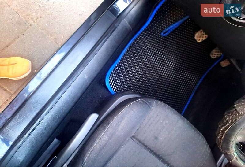 Хэтчбек Volkswagen Golf 2002 в Сумах