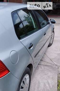 Хэтчбек Volkswagen Golf 2004 в Кропивницком