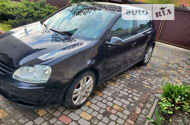 Хэтчбек Volkswagen Golf 2005 в 