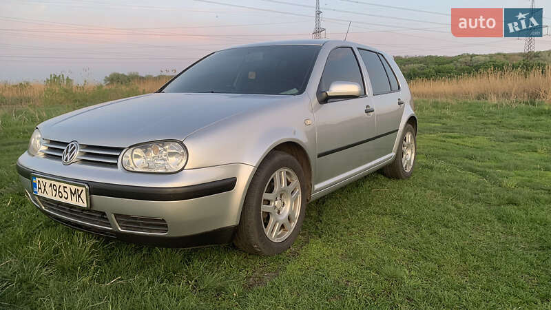 Хетчбек Volkswagen Golf 2003 в Зміїві