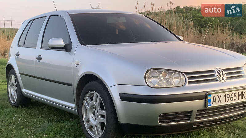 Хетчбек Volkswagen Golf 2003 в Зміїві