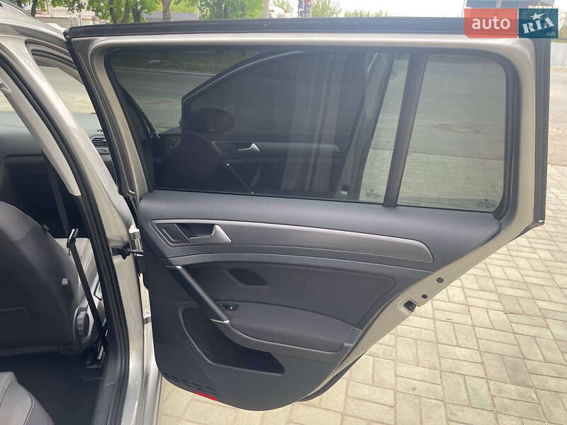 Універсал Volkswagen Golf 2017 в Запоріжжі