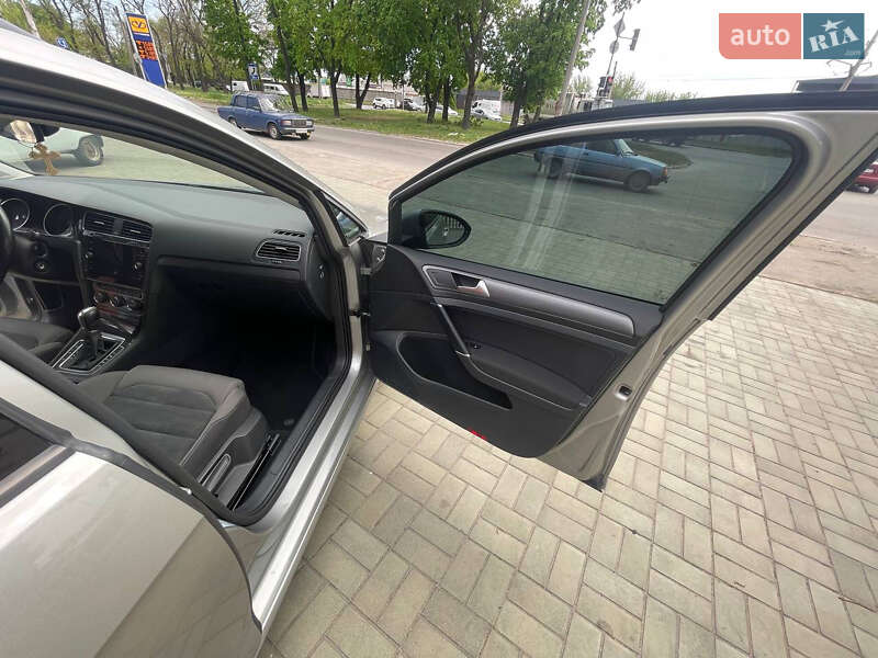 Універсал Volkswagen Golf 2017 в Запоріжжі