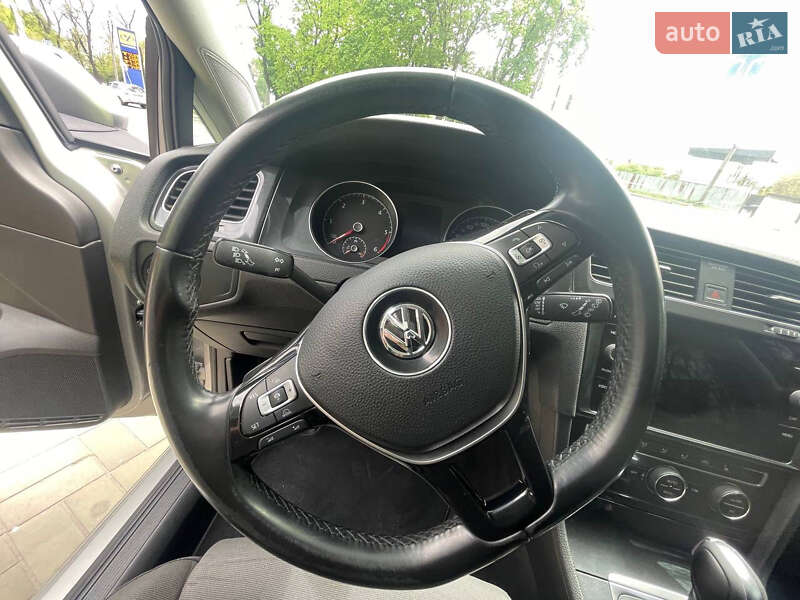 Універсал Volkswagen Golf 2017 в Запоріжжі