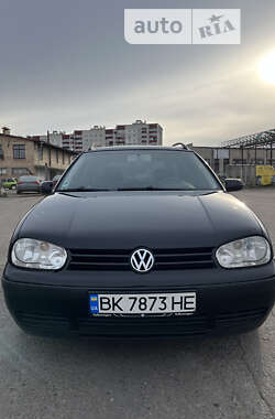 Универсал Volkswagen Golf 2003 в Ровно
