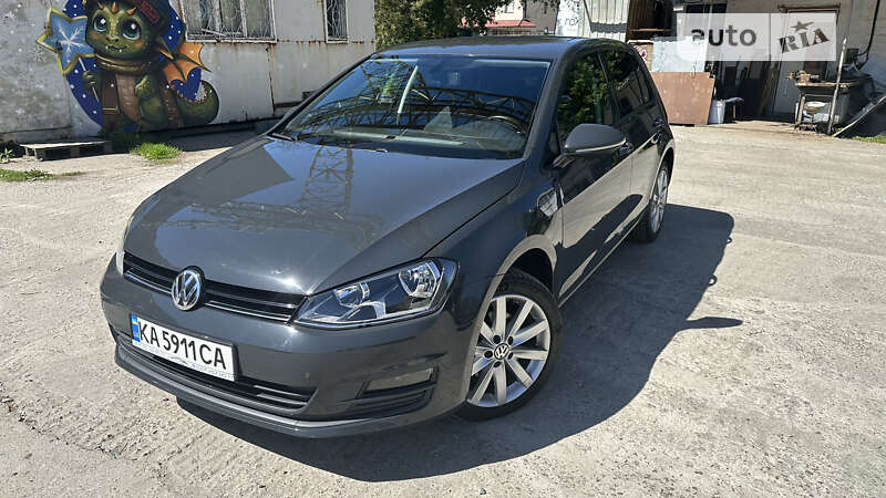 Хетчбек Volkswagen Golf 2014 в Києві