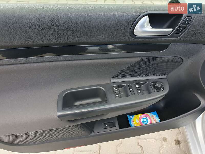 Хетчбек Volkswagen Golf 2008 в Луцьку