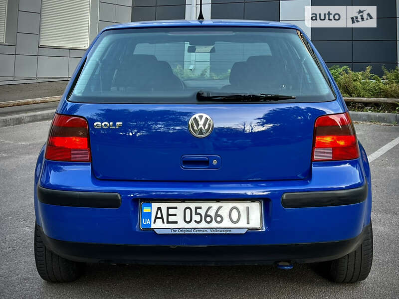 Хэтчбек Volkswagen Golf 2001 в Каменском
