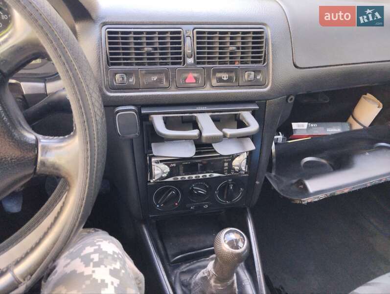 Хэтчбек Volkswagen Golf 1999 в Киеве