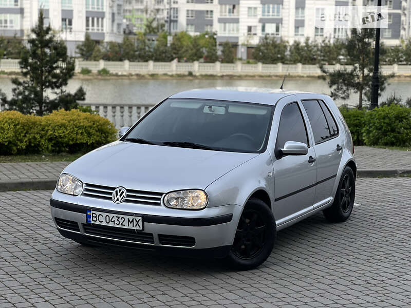 Хэтчбек Volkswagen Golf 2001 в Яворове
