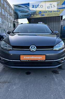 Универсал Volkswagen Golf 2018 в Сумах