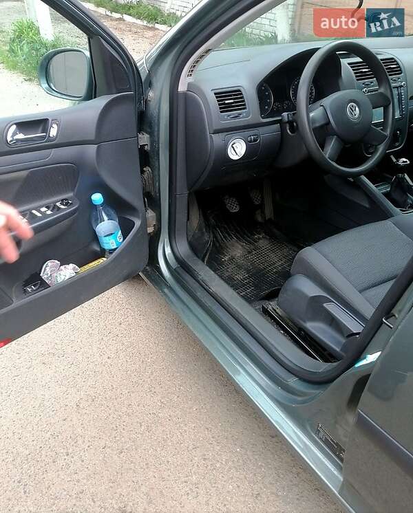 Хэтчбек Volkswagen Golf 2004 в Харькове