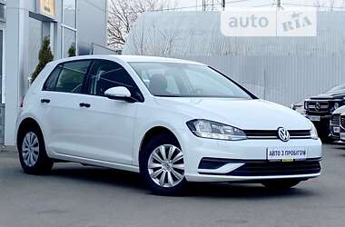 Хэтчбек Volkswagen Golf 2018 в Киеве