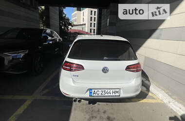 Хэтчбек Volkswagen Golf 2015 в 