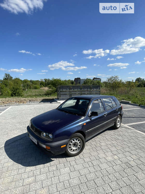 Хэтчбек Volkswagen Golf 1993 в Львове