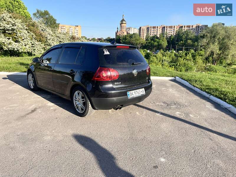 Хэтчбек Volkswagen Golf 2006 в Ровно