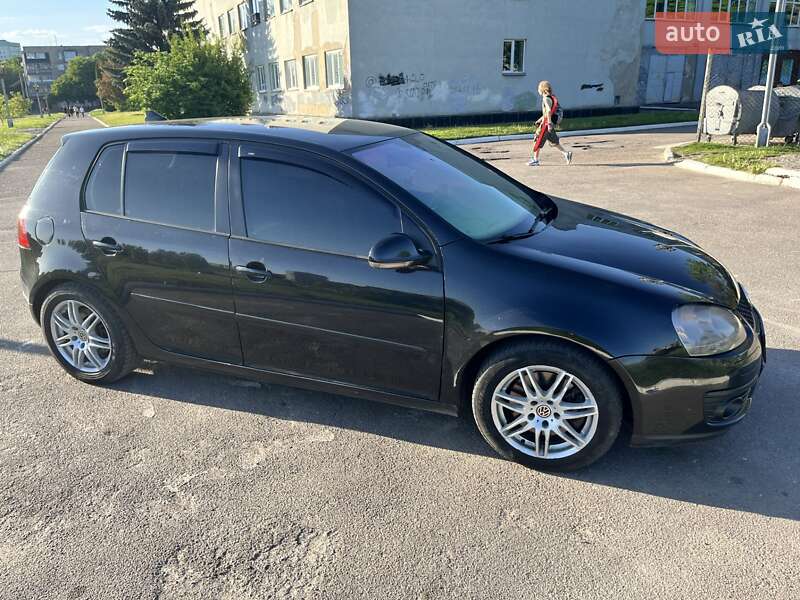 Хэтчбек Volkswagen Golf 2006 в Ровно