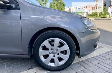 Хэтчбек Volkswagen Golf 2012 в Сваляве