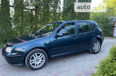 Хетчбек Volkswagen Golf 2002 в Львові